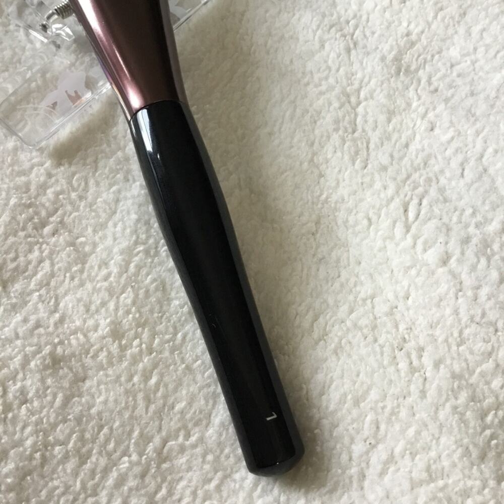 Shiseido Black Handle with Rose Metallic Ferrule Face Brush - Picture 8 of 16